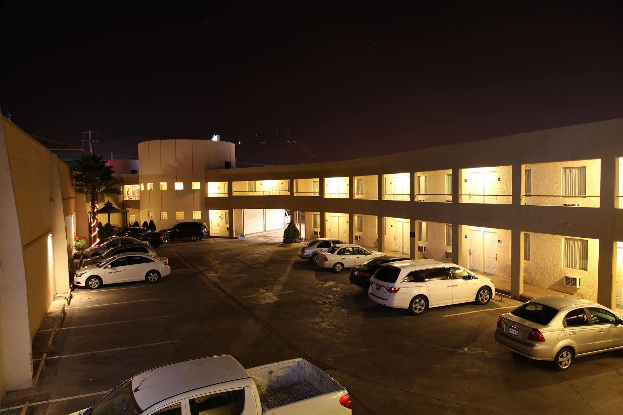 American Inn Hotel & Suites Parral Exterior foto